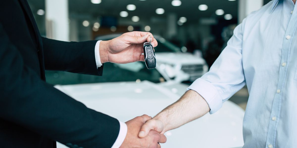 Vai comprar um seminovo? Saiba tudo sobre como avaliar carro com procedência